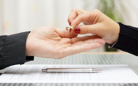 Karantində boşananların da sayı azalıb