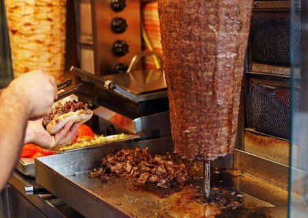 Dönərxanalarda işləyənlərlə əmək müqaviləsi bağlanacaq