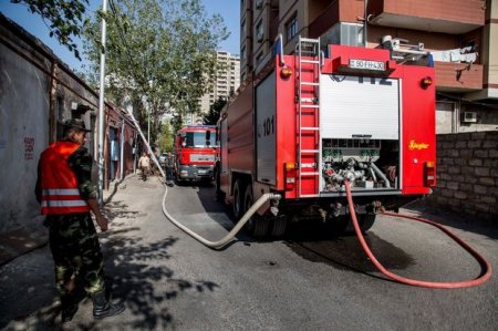 Bakıda beşmərtəbəli yaşayış binasında yanğın olub