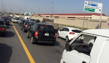 Bu yolda dəhşətli tıxac var