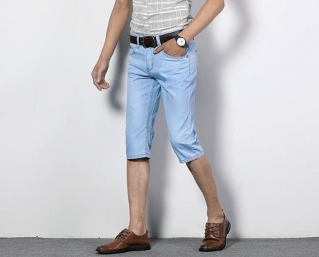 Hansı nazirliklər vətəndaşı binaya şortla buraxır? - SİYAHI