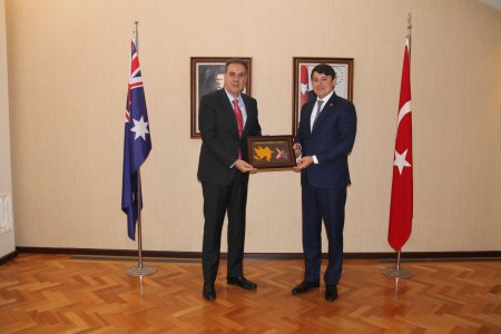 Dövlət Komitəsinin sədri Avstraliyada Türkiyə diplomatları ilə görüşlər keçirib