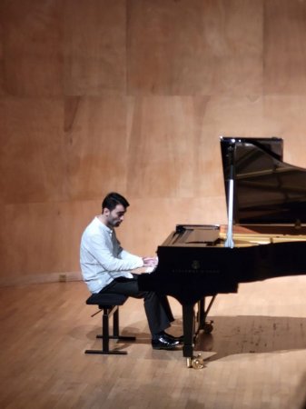 Parisdə Səməd Vurğunun pianoçu nəticəsinin konserti keçirilib