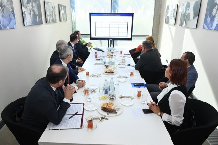  Rumıniyalı nazir Azərbaycanın əmək münasibətləri sahəsində  islahatlar təcrübəsi ilə tanış olub